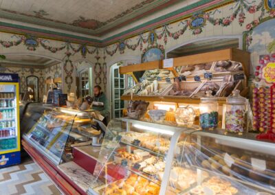 Discover this elegant Parisian bakery offering a variety of fresh baked goods and pastries.